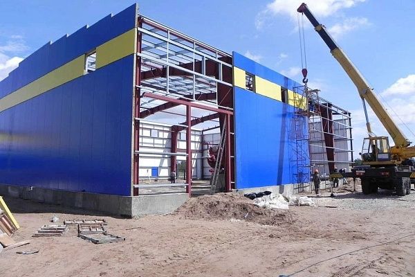 Монтаж стеновых панелей и колонн для коттеджа в Москве